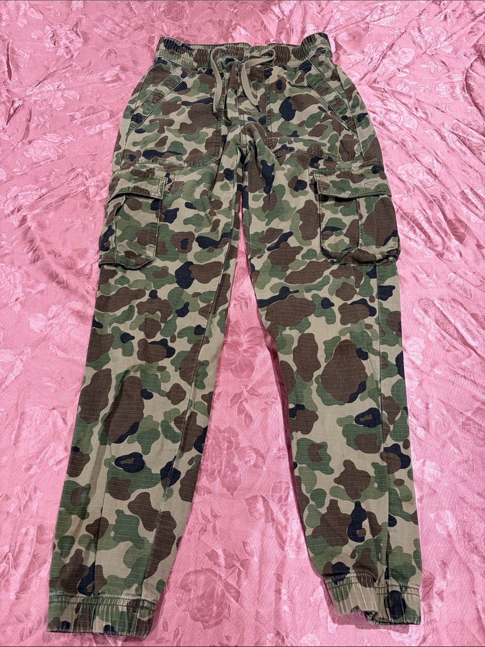 Fitted camo pants